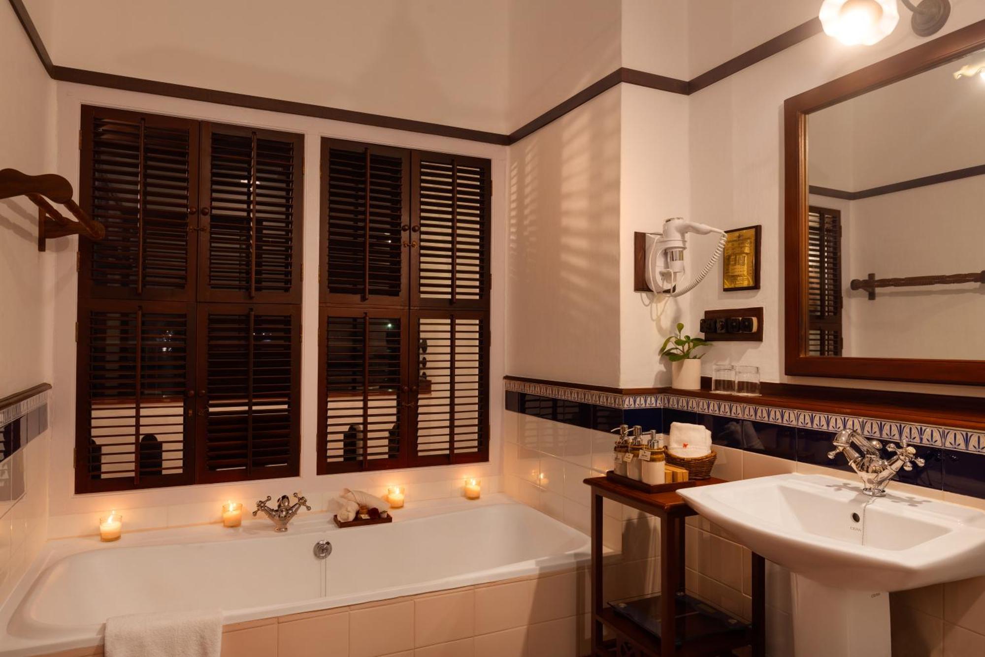 Brunton Boatyard - A Cgh Earth Experience Hotel Kochi Buitenkant foto