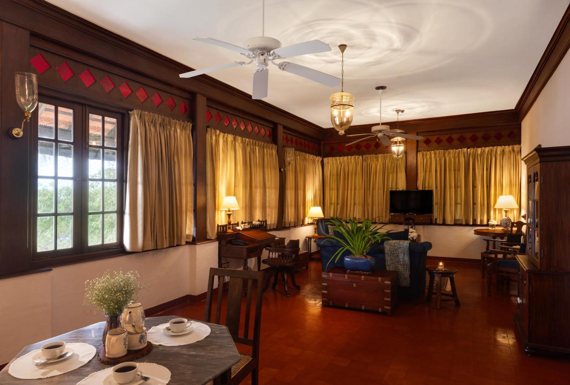 Brunton Boatyard - A Cgh Earth Experience Hotel Kochi Buitenkant foto
