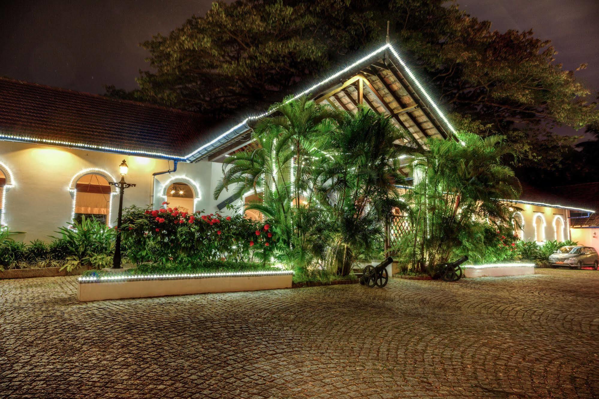 Brunton Boatyard - A Cgh Earth Experience Hotel Kochi Buitenkant foto